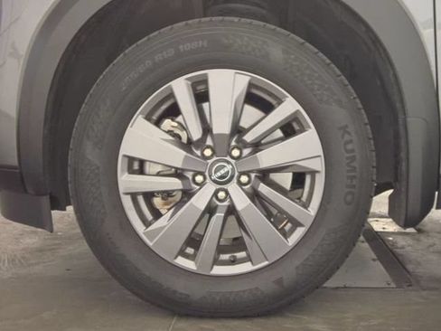 Certified 2025 Nissan Pathfinder SV FWD image 9