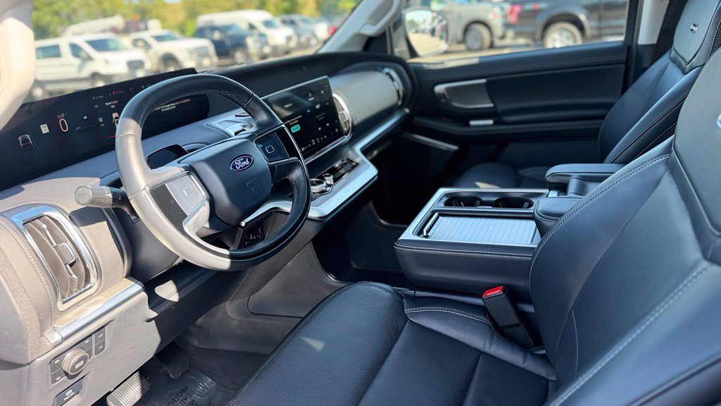 Used 2025 Ford Expedition Platinum AWD/4WD image 15