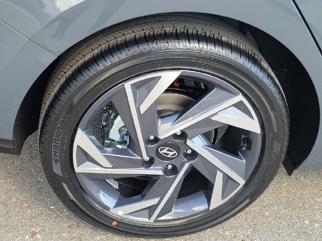 New 2026 Hyundai Elantra Limited FWD image 32