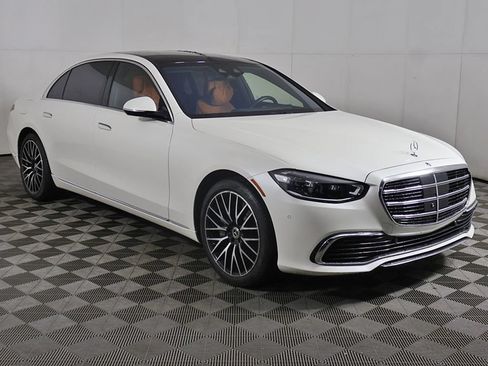 Used 2023 Mercedes-Benz S 500 4MATIC image 2
