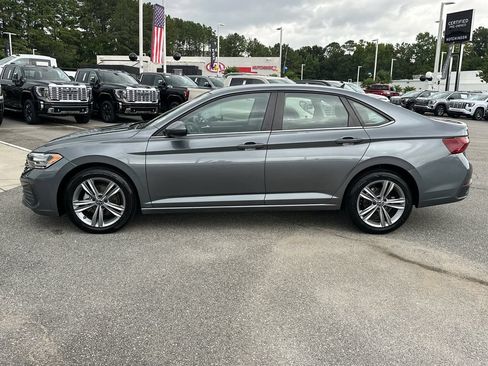 Used 2024 Volkswagen Jetta SE FWD image 4