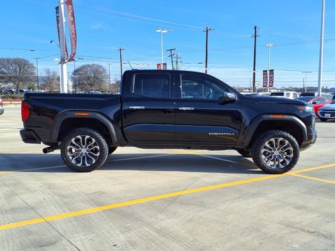 Used 2023 GMC Canyon Denali image 4