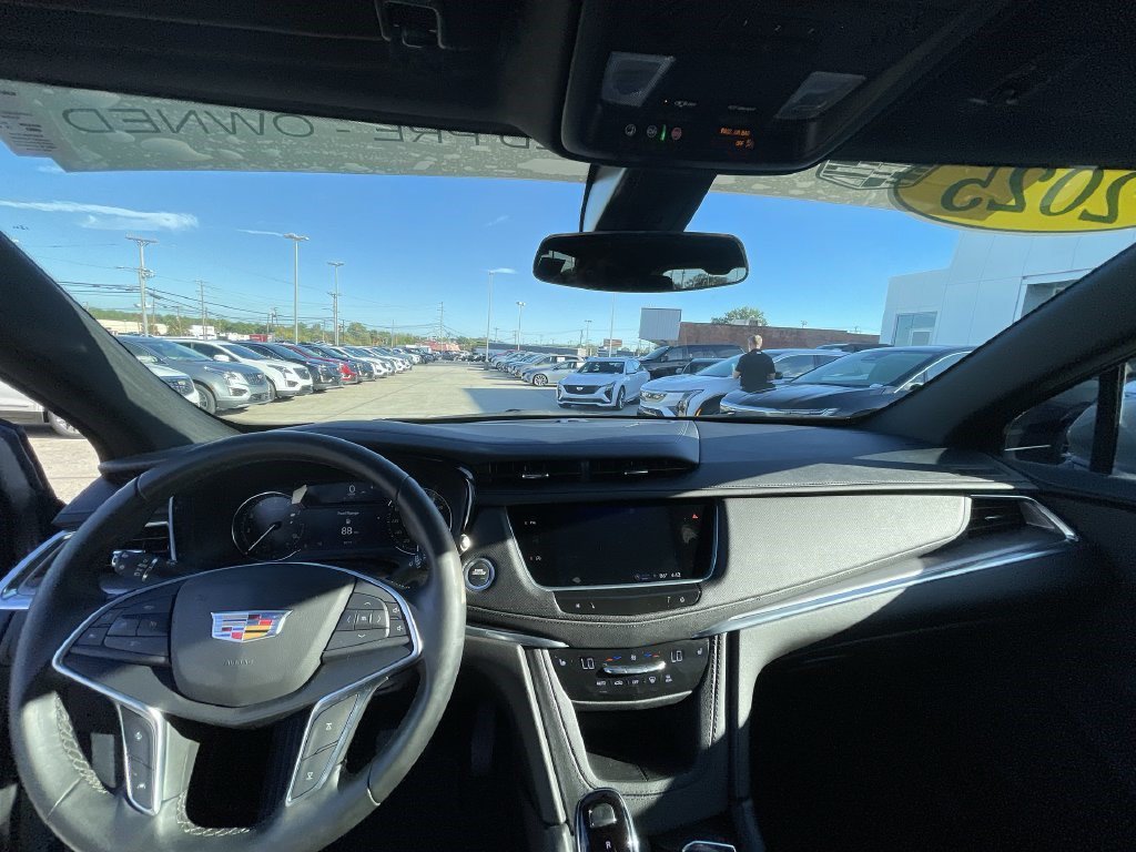 Certified 2025 Cadillac XT5 Luxury FWD image 12