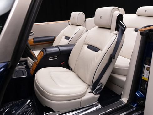 Used 2010 Rolls-Royce Phantom Drophead Coupe image 57