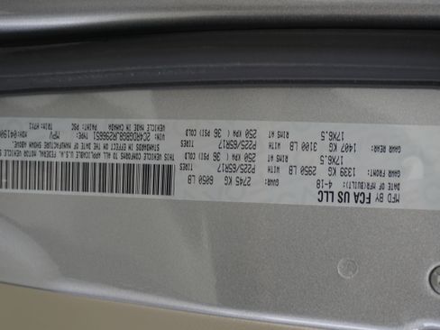 Used 2018 Dodge Grand Caravan SE w/ UConnect Hands-Free Group image 27