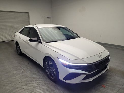 Used 2025 Hyundai Elantra Sport FWD image 13