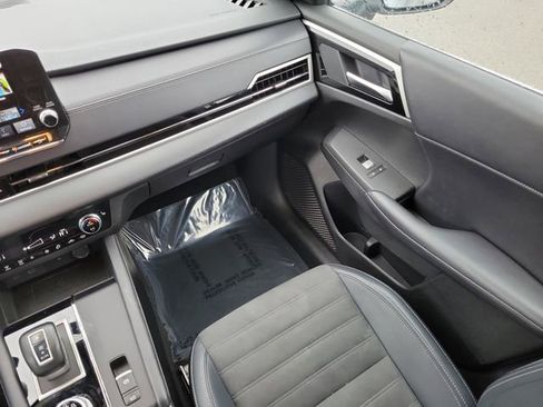 Used 2024 Mitsubishi Outlander SE image 18