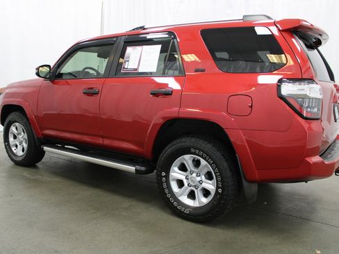 Used 2021 Toyota 4Runner SR5 Premium image 8
