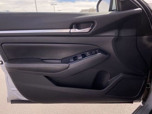 Used 2023 Nissan Altima 2.5 SV image 18