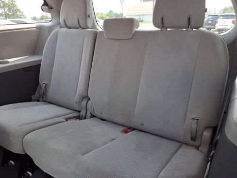 Used 2020 Toyota Sienna L image 26