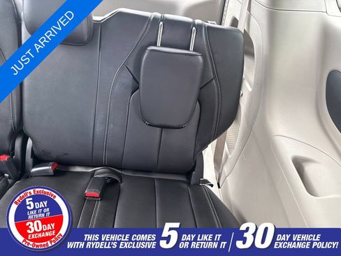 Certified 2024 Chrysler Pacifica Touring-L FWD image 25