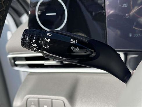 Certified 2025 Hyundai Elantra SEL image 23