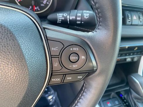 Certified 2022 Toyota RAV4 XLE Premium AWD/4WD image 23