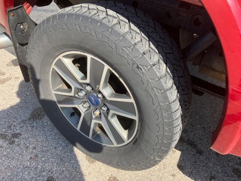 Used 2015 Ford F150 XLT w/ Equipment Group 302A Luxury AWD/4WD image 11