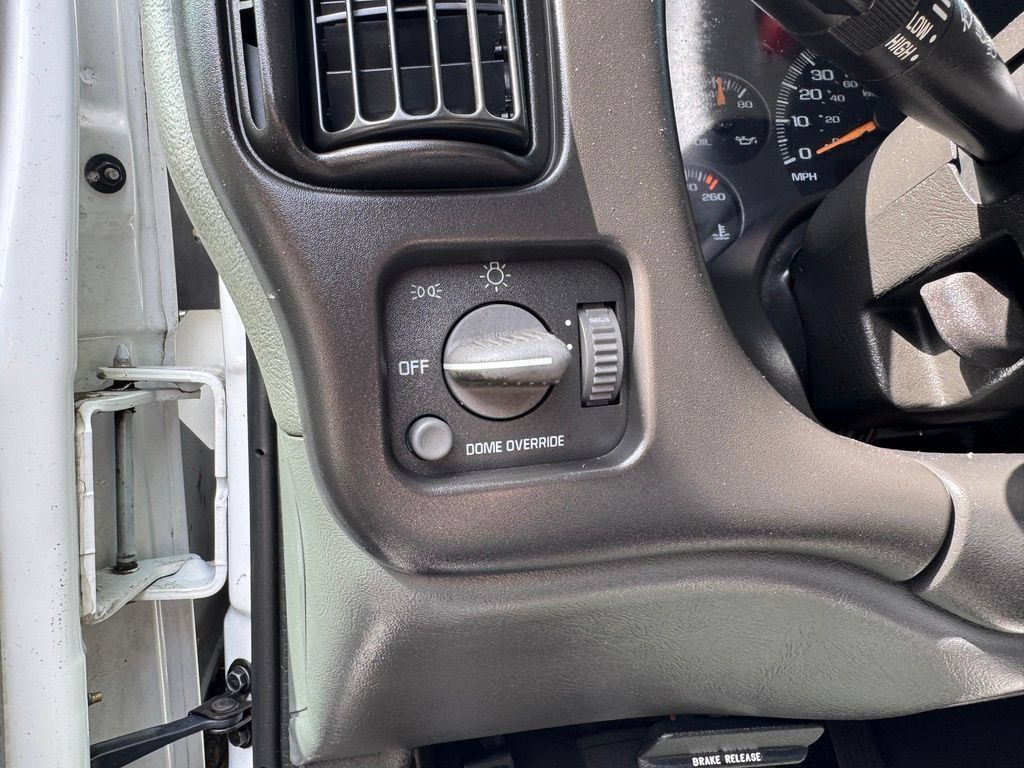 Used 2001 Chevrolet Express 3500 Passenger w/ LS Preferred Equipment Group RWD image 12