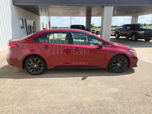 Used 2025 Toyota Corolla SE w/ SE Premium Package FWD image 9