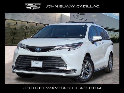 Used 2023 Toyota Sienna Platinum image 1