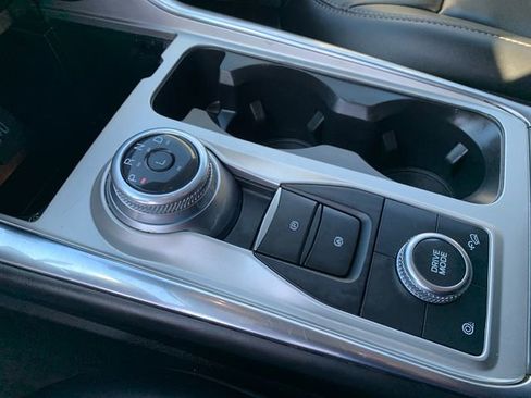 Used 2022 Ford Explorer XLT w/ Equipment Group 202A image 31