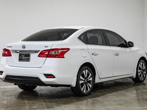 Used 2019 Nissan Sentra SV w/ Special Edition Package FWD image 10
