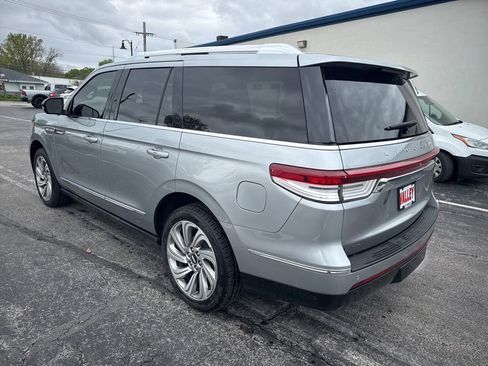Used 2022 Lincoln Navigator Reserve AWD/4WD image 12