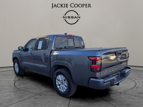 Used 2022 Nissan Frontier SV image 3
