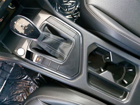 Used 2022 Volkswagen Tiguan SE image 27