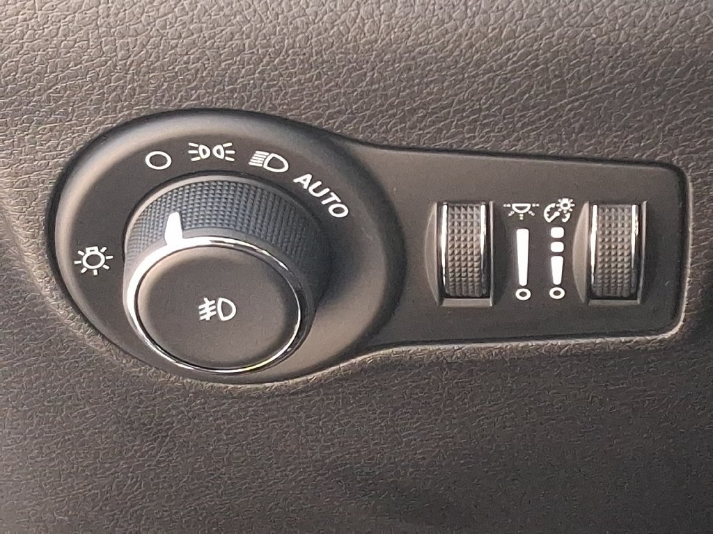 Used 2024 Jeep Compass Latitude AWD/4WD image 24