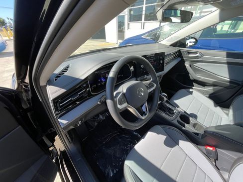 Used 2025 Volkswagen Jetta SE image 34