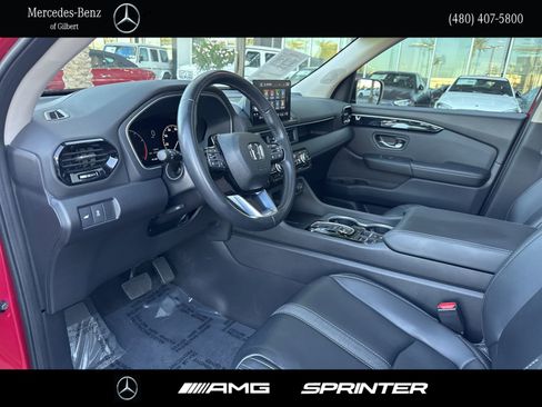 Used 2023 Honda Pilot Touring image 11