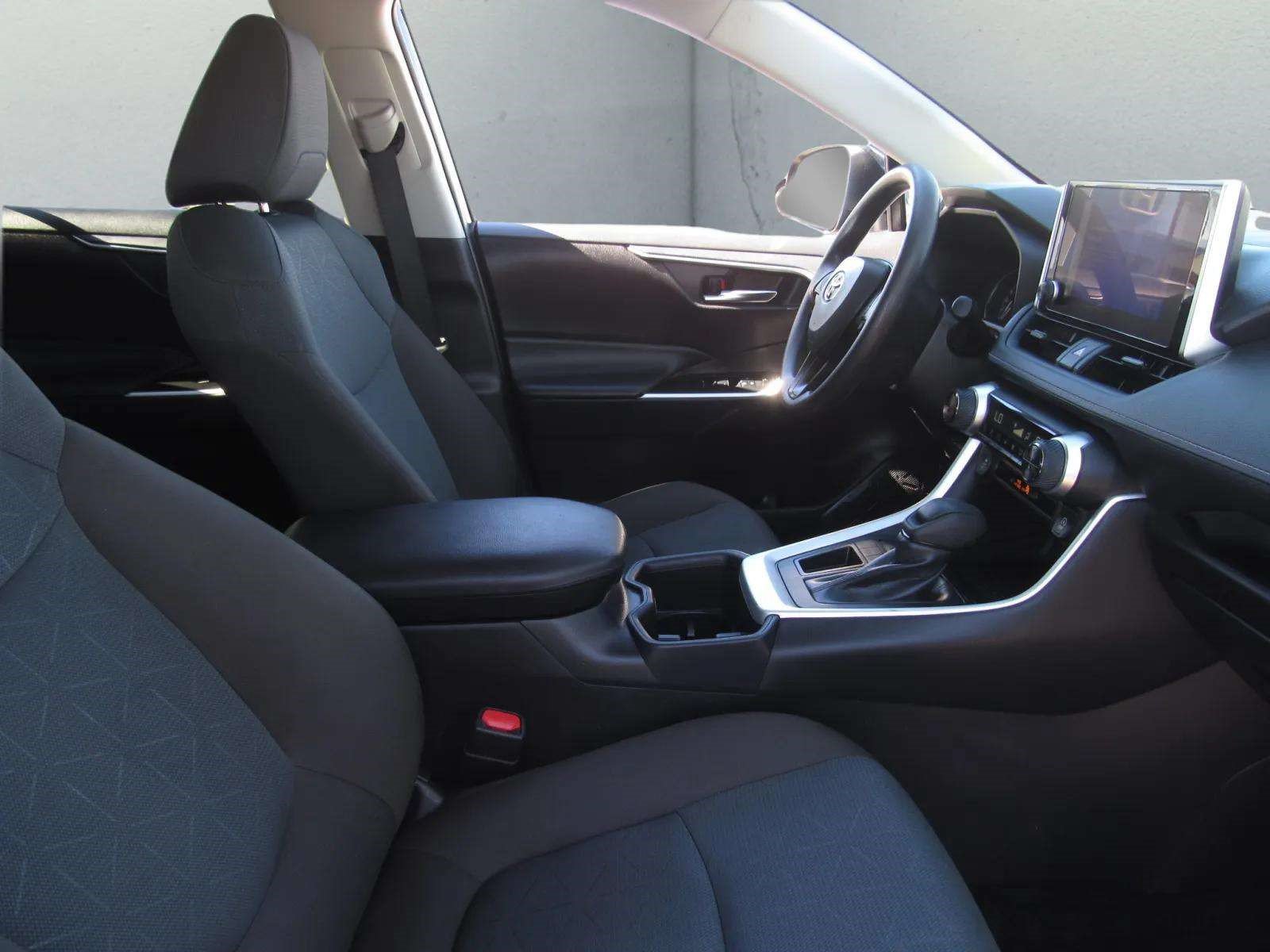 Used 2025 Toyota RAV4 XLE FWD image 8
