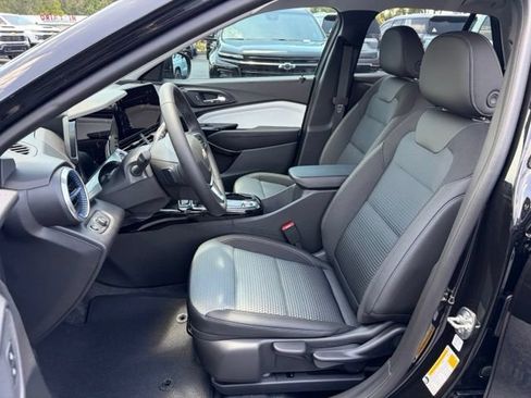 Certified 2026 Chevrolet Trax LT w/ LT Convenience Package FWD image 14