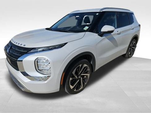 Used 2022 Mitsubishi Outlander SEL image 3