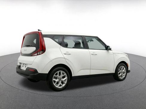 Used 2025 Kia Soul LX w/ LX Technology Package FWD image 9