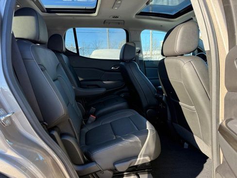 Used 2022 GMC Acadia SLT w/ Technology Package image 14