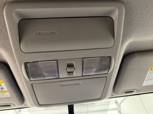 Used 2019 Nissan Frontier SV image 12