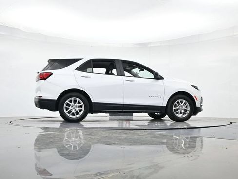 Used 2024 Chevrolet Equinox LS w/ LS Convenience Package FWD image 31