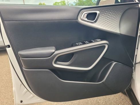 Used 2025 Kia Soul LX w/ LX Technology Package image 16