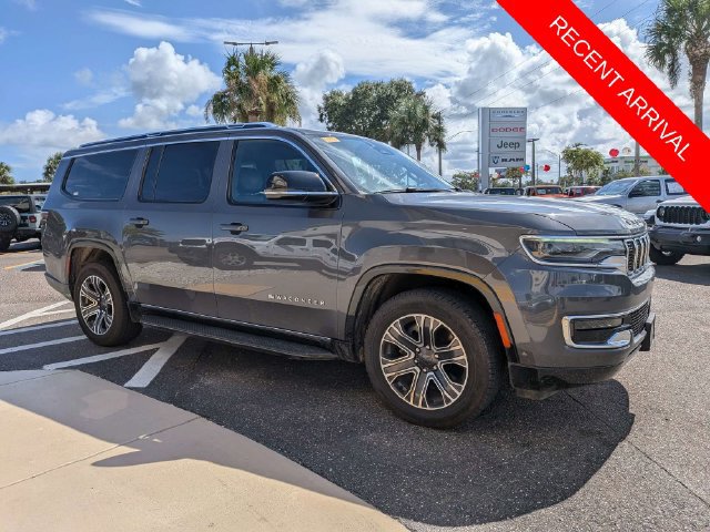 Used 2024 Jeep Wagoneer L Series II RWD image 2