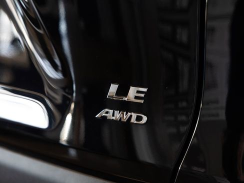 Used 2024 Toyota RAV4 LE AWD/4WD image 7
