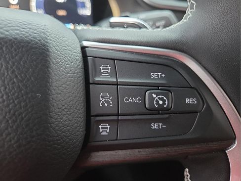 Used 2025 Jeep Grand Cherokee L Limited image 19