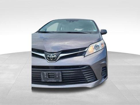Used 2019 Toyota Sienna LE AWD/4WD image 11