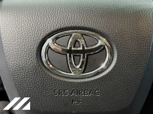 Used 2020 Toyota Highlander XLE image 36