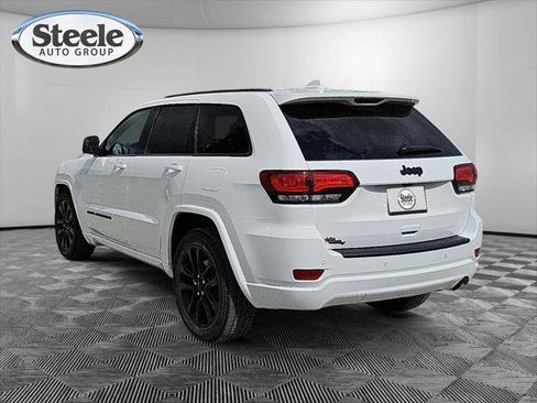 Certified 2022 Jeep Grand Cherokee Laredo X RWD image 3