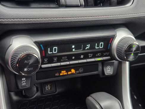 Certified 2025 Toyota RAV4 XLE AWD/4WD image 17