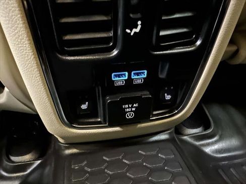 Used 2017 Jeep Grand Cherokee Limited image 11