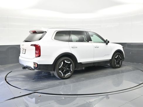 Used 2024 Kia Telluride S image 11