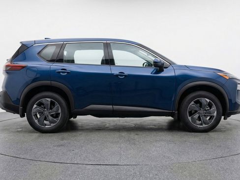 Used 2025 Nissan Rogue SV image 11