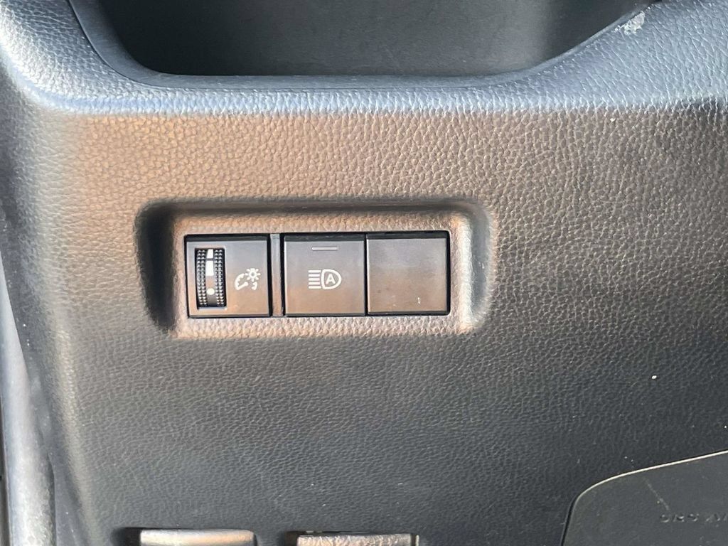 Used 2021 Toyota RAV4 XLE FWD image 19