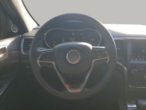 Used 2018 Jeep Grand Cherokee Laredo image 24