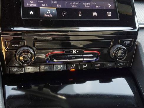 Certified 2025 Jeep Grand Cherokee L Laredo image 31